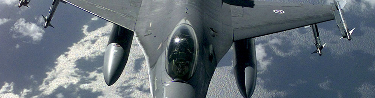 Un F-16 vu depuis son ravitailleur
