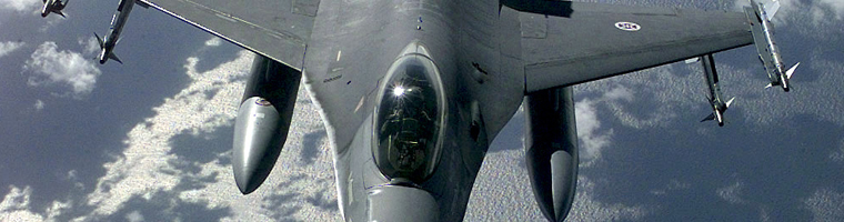 Un F-16 vu depuis son ravitailleur